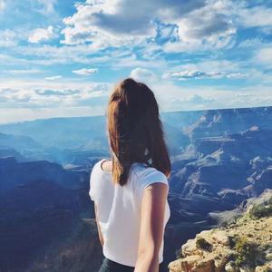 刘海瑞和苏晴送手机
