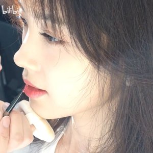 刘海瑞和苏晴送手机
